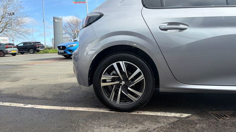 Peugeot 208 1.2 PureTech 100 Allure Premium 5dr Petrol Hatchback